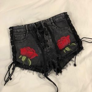 NWT lace-up Jean shorts size M 🔥